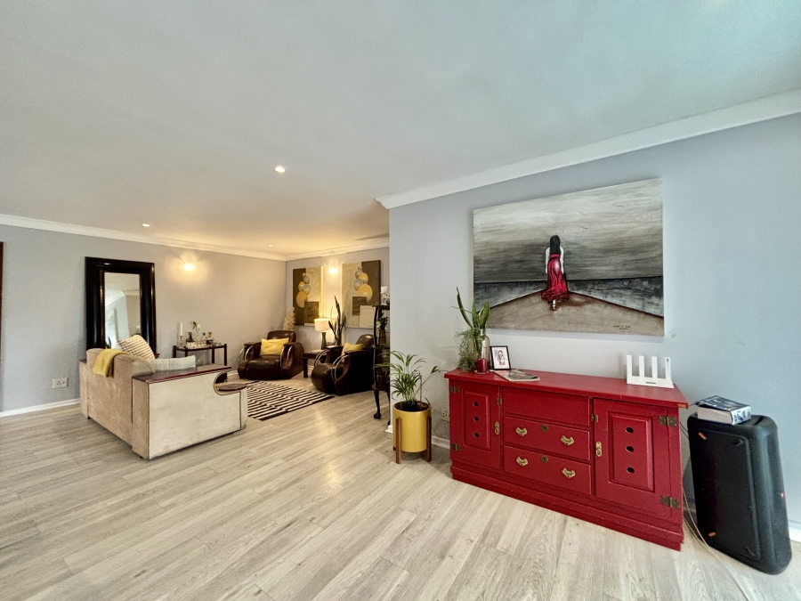5 Bedroom Property for Sale in Vierlanden Western Cape